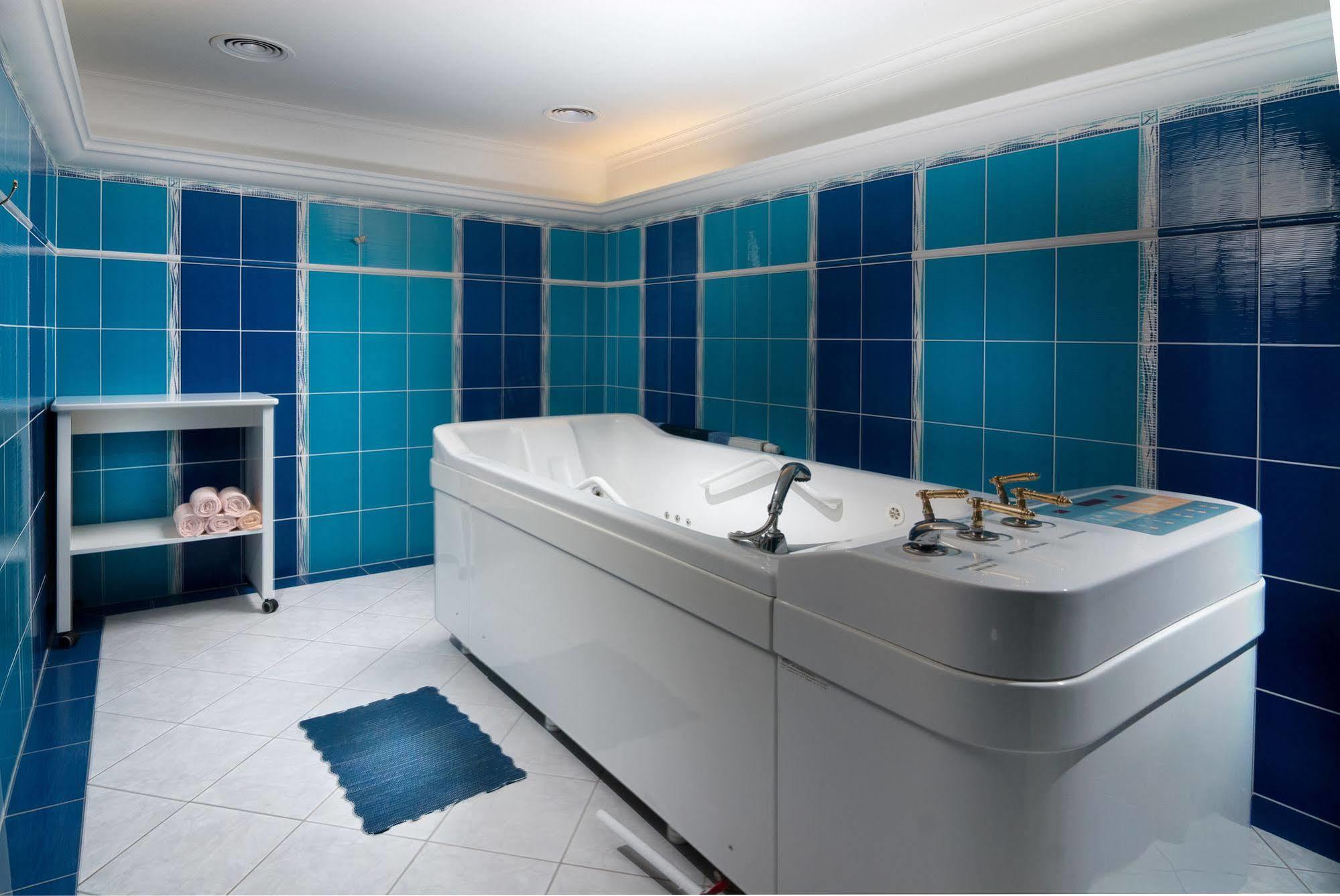 Hotel Malta การ์โลวีวารี ภายนอก รูปภาพ