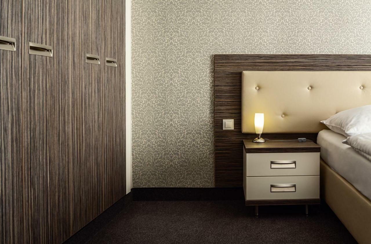 Hotel Malta การ์โลวีวารี ภายนอก รูปภาพ