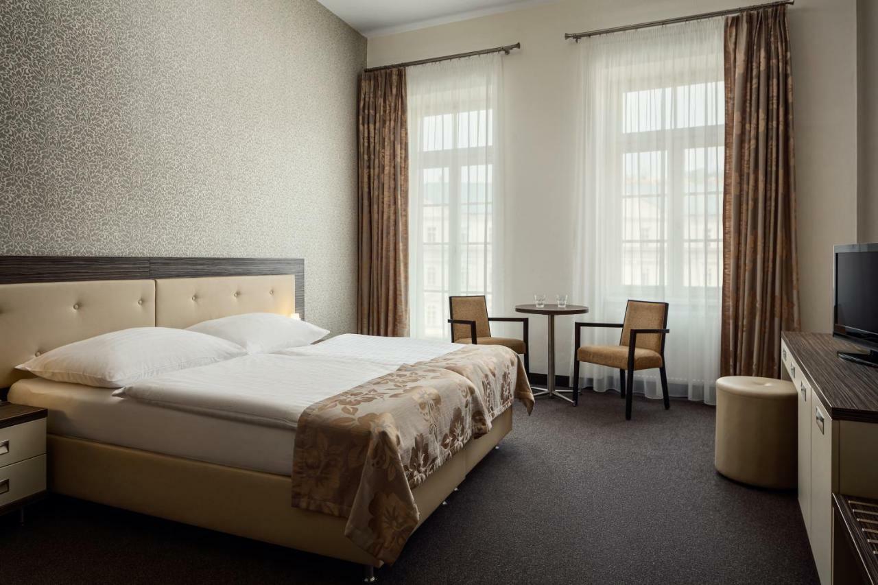 Hotel Malta การ์โลวีวารี ภายนอก รูปภาพ