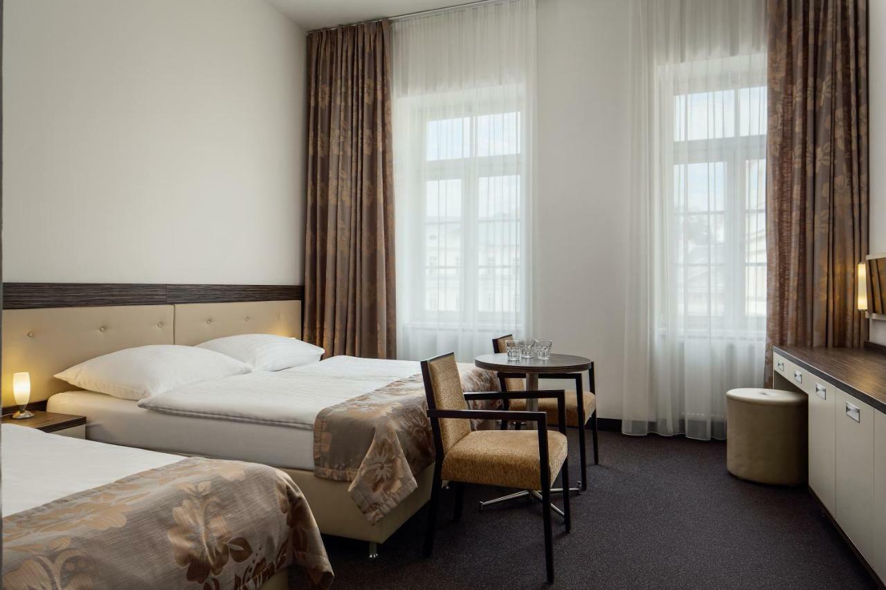 Hotel Malta การ์โลวีวารี ภายนอก รูปภาพ